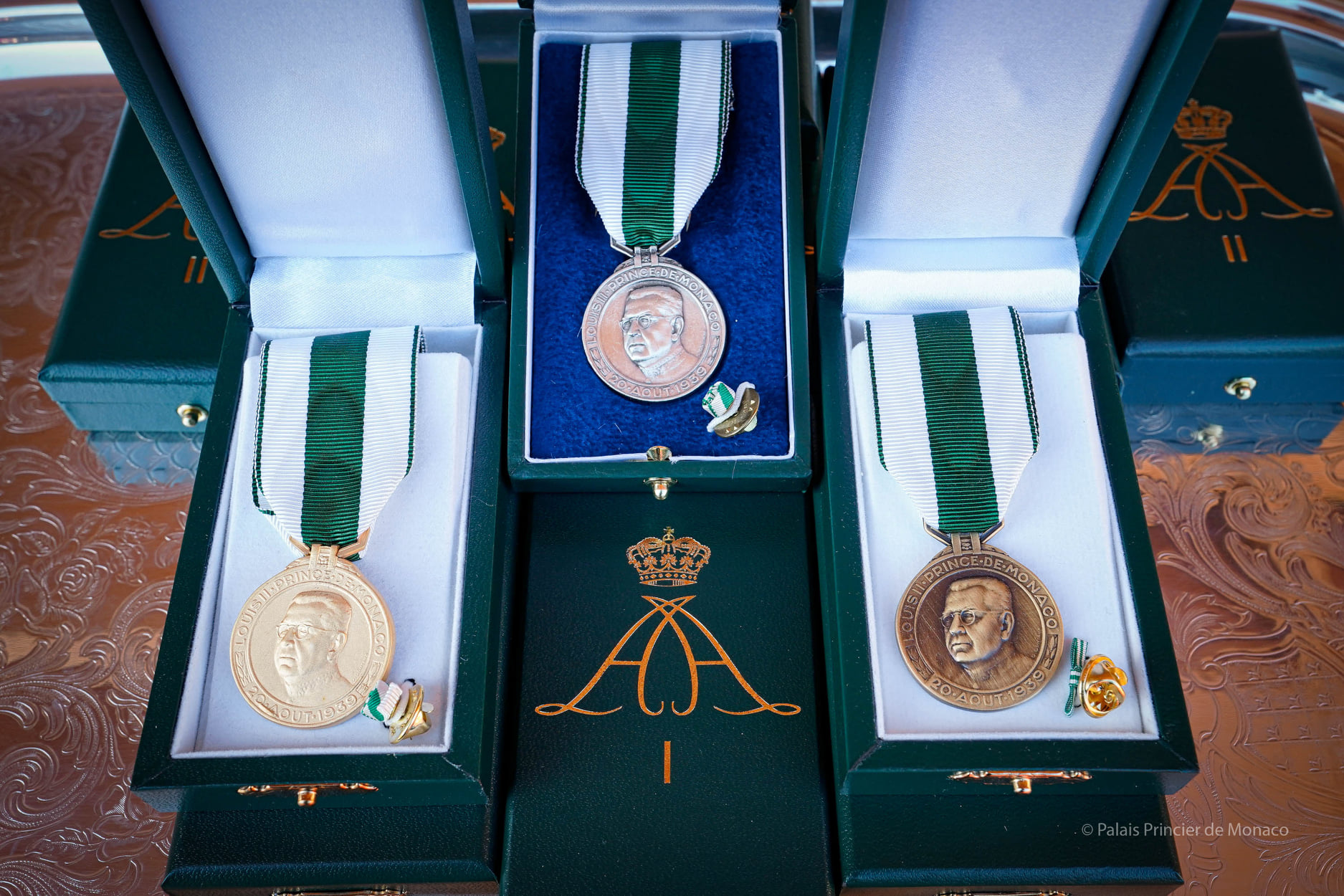 Frank Baldet décoré par le Prince Albert II